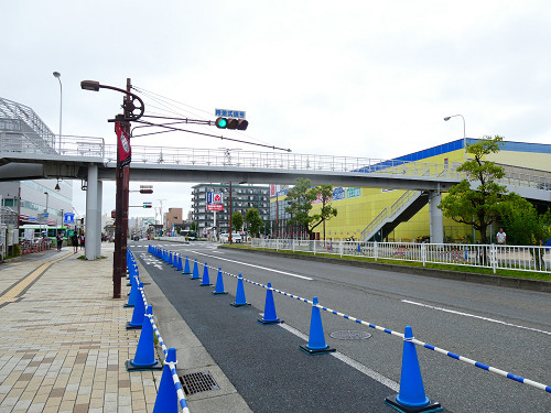 スタジアム駐車場進入口が見えたら左折