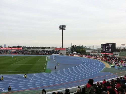 ゴール裏とピッチの距離